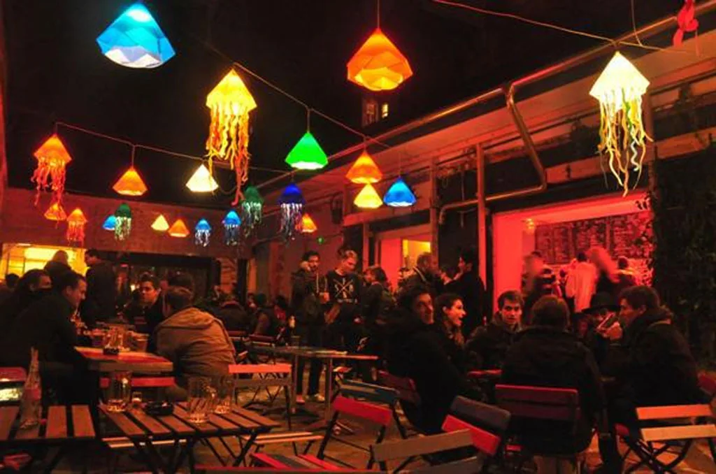 Colourful jellyfish-shaped paper lanterns glowing over the crowd in Kuplung's courtyard, Budapest